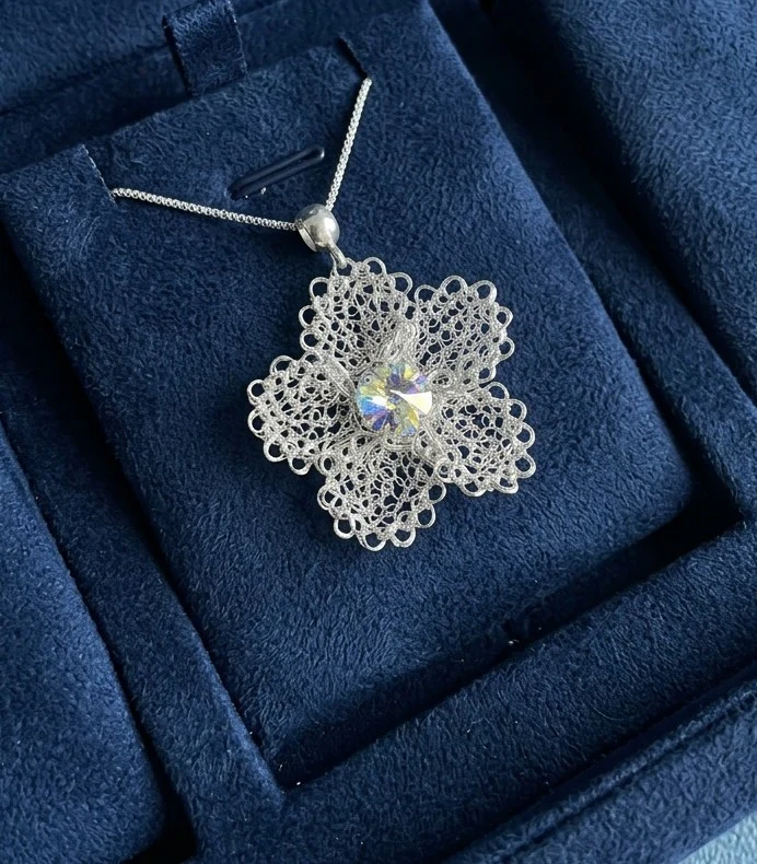 Collar Flor de Plata Swarovski Modelo 1
